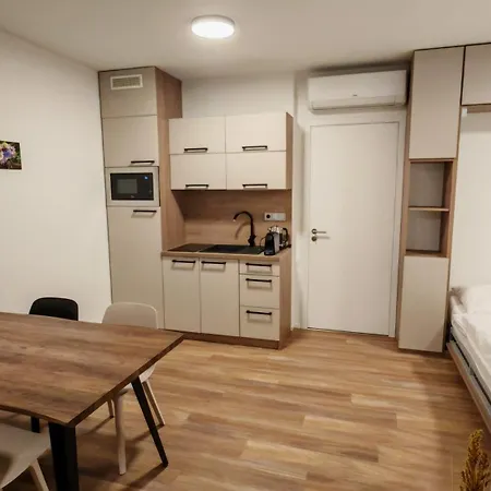 Muslovske Vinohrady Апартаменты *